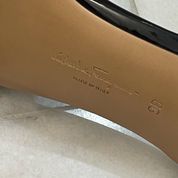 Salvatore Ferragamo Ginostra Sandals. Women’s size 9. NWT/NIB. - Picture 7 of 12